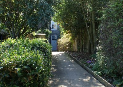 willoughby-house-path